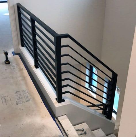 Unique Stair Railing Ideas, Reling Design, Indoor Staircase, Stair Railing Ideas, Diy Stair Railing, Metal Stair Railing, Interior Stair Railing, Modern Stair Railing, Staircase Designs