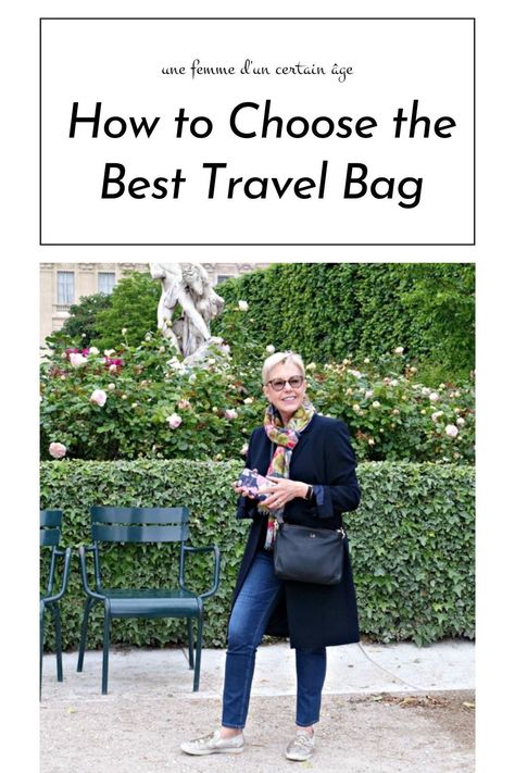 Discover the best travel bag and essential items for your next vacation. This style travel tips highlights stylish and functional travel bags that offer both convenience and chic style. Perfect for organizing your travel essentials, these bags ensure you stay stylish and prepared while on a trip. Best Personal Item Bag Travel, Travel Handbags For Women, Longchamp Style, Best Travel Clothes, Travel Packing Outfits, Travel Packing Essentials, Fall Travel Outfit, Best Travel Bags, Packing Bags Travel