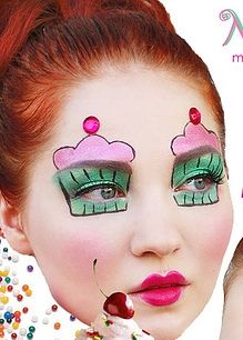 cupcake eyes Cake Costume, Christmas Face Painting, Kids Face Paint, Cake Face, Kids Makeup, Crazy Hair, Birthday Cupcakes, Diy Costumes, Painting For Kids