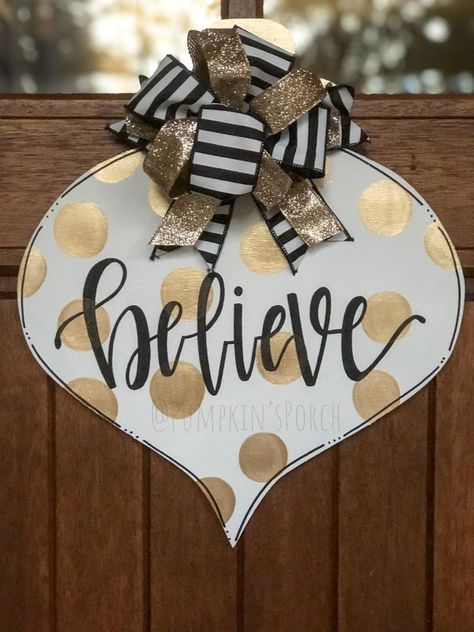 Chirstmas Decor, Front Door Christmas Decorations, Plaid Christmas Decor, Door Signs Diy, Dollar Tree Diy Crafts, White Christmas Decor, Christmas Door Hanger, Gold Polka Dots, Farmhouse Christmas Decor