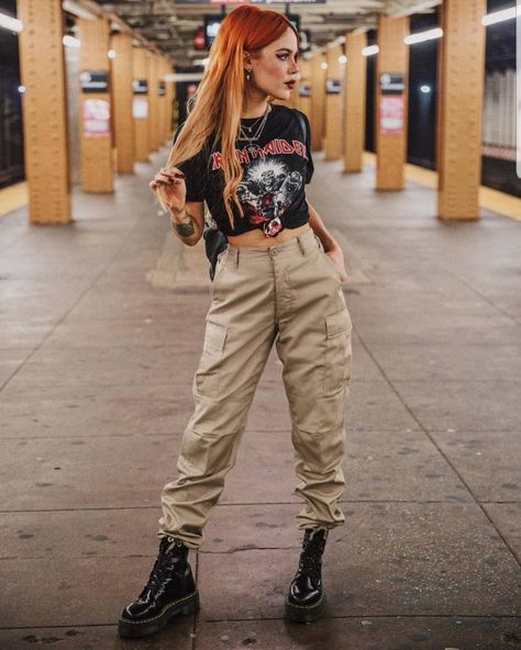 Rock Look Book on Instagram: “Rate this look from 1 to 10😍 Credit: @luanna ♡ ♡ ♡ ♡ ♡ ♡ #rock #rockstyle #90sstyle #grungestyle #alternative #vintagefashion #fashion…” Jogger Outfit, Looks Adidas, Soft Grunge Outfits, Look Grunge, Cargo Pants Outfit, Rock Outfit, Rock Outfits, Grunge Look, Tumblr Outfits