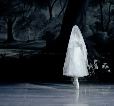 Myrtha Giselle, Katharina Witt, Giselle Ballet, Ballet Giselle, Ballet Aesthetic, Ballet Inspiration, Classical Ballet, Ballet Core, Ballet Costumes