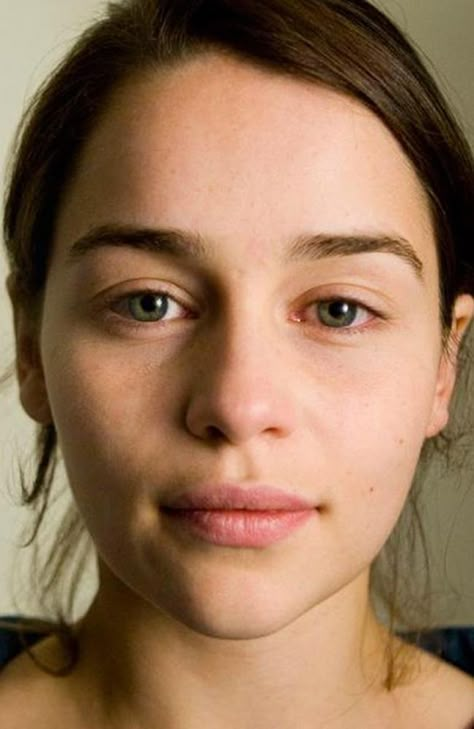 Emilia Clarke Makeup, Emillia Clark, Game Of Thrones Emilia Clarke, Emilia Clarke Daenerys Targaryen, Hbo Game Of Thrones, No Makeup, Mother Of Dragons, Emilia Clarke, People Magazine