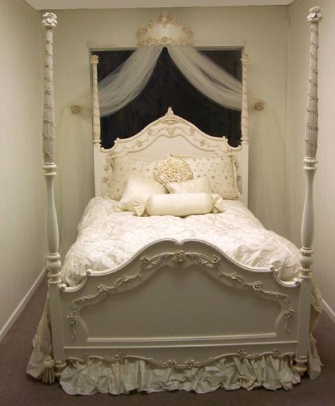 White Princess Bed Princess Bedrooms, Minimalist Kids Room, Princess Bedroom, Princess Bed, Princess Room, Woman Bedroom, High Quality Bedding, Big Girl Rooms, Boys Bedrooms