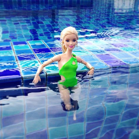 Barbie Photo Shoot, Barbie Poses, Barbie Town, Blue Barbie, Barbie Pool, Made To Move Barbie, Barbie Top, Barbie Summer, Barbie Room