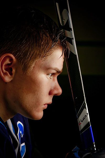 Senior Portrait / Photo / Picture Idea - Hockey Hockey Photoshoot, Hockey Portraits, Hockey Senior Pictures, Hockey Photography, Hockey Photos, Senior Photos Boys, Boys Hockey, Sport Photoshoot, Hockey Pictures