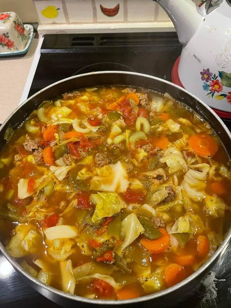 Cabbage Soup - Easy DIY Recipes Hamburger Cabbage Soup, Cabbage Hamburger Soup, Cabbage Soup Recipe, Low Carb Noodles, Baked Ribs, Hamburger Soup, Soup Maker, Soup Easy, Soup Diet