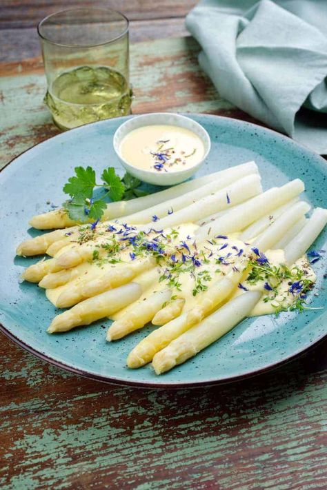 White asparagus is a delicious spring side dish, popular in Germany during the season of Spargelzeit, and perfect as an Easter side dish, Mother's Day, or any meal during spring. White Asparagus Recipes, Spring Side Dishes, Asparagus Dishes, Asparagus Seasoning, Easter Side Dishes, Spring Menu, No Cook Appetizers, Asparagus Recipes, White Asparagus