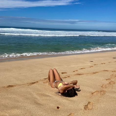 Sophia Birlem, Malibu Barbie, Beach Reading, Beach Aesthetic, Beach Bum, Beach Photos, Summer Aesthetic, Beach Pictures, Four Seasons