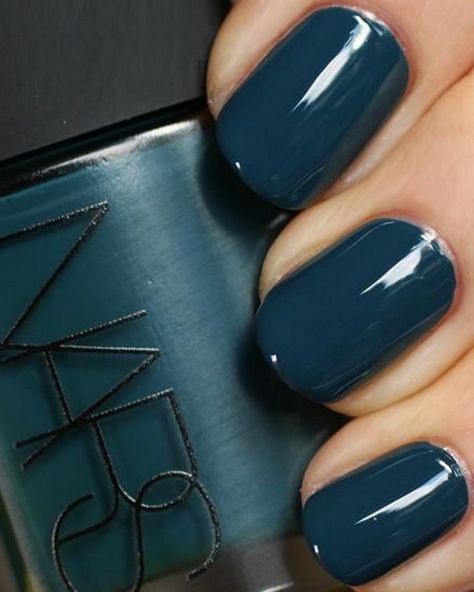 Best autumn-winter 2013-2014 Nail Art Trends to Try | Family Holiday Teal Nails, Nail Polish Trends, Blue Nail Polish, Blue Nail, Dark Nails, Fall Nail Colors, Nail Polish Collection, Art Trends, Manicure E Pedicure