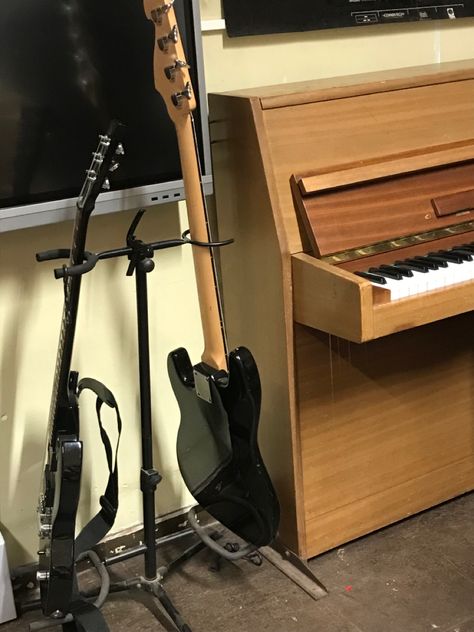 Guitar And Piano Aesthetic, Piano Aesthetic, Guitar Aesthetic, Pinterest Contest, Music Guitar, Musical Instruments, Dumb And Dumber, Worship, Random Stuff