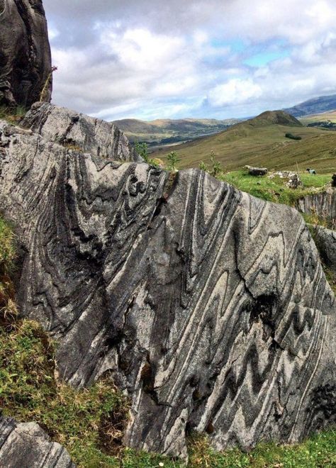 Parasitic folds in marble near Connemara, Ireland. Photo: Natural Rocks Geology Aesthetic, Structural Geology, Connemara Ireland, River Flow, Connemara Marble, Colors Of Nature, Mountain River, Natural Rock, Rock Formations