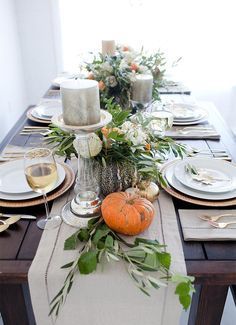 Stunning fall centerpiece with muted colors ... the warm feeling of fall come through with these suble colors. Lila Party, Fall Floral Arrangements, Fall Table Settings, Diy Thanksgiving, Autumn Table, Thanksgiving Table Settings, Fall Tablescapes, Thanksgiving Tablescapes, Fall Table Decor