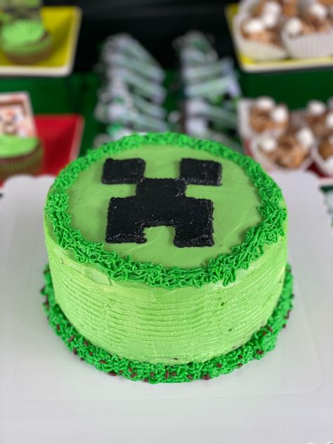 Creeper Birthday Cake, Creeper Cake Minecraft, Simple Minecraft Cake, Minecraft Cake Creeper, Diy Minecraft Cake, John Cake, Minecraft Creeper Cake, Minecraft Cake Designs, Pastel Minecraft