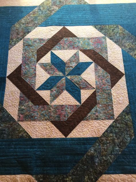 Labyrinth Star Quilt Labrynth Quilt Pattern, Labyrinth Quilt, Quilt Pattern Free, Quilt Templates, Celtic Quilt, Big Block Quilts, Quilting Board, Quilt Square Patterns, Half Square Triangle Quilts