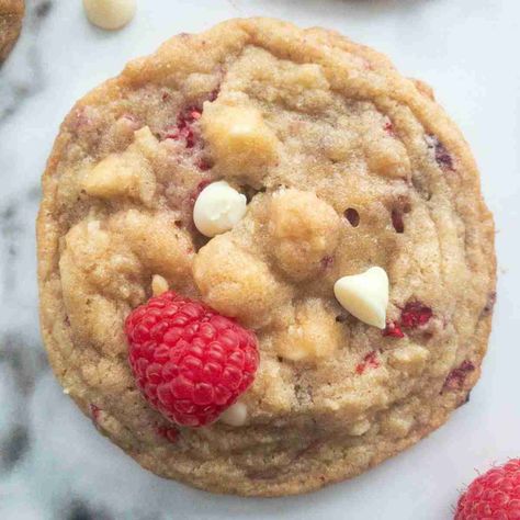 White Chocolate Macadamia Nut Cookies With Raspberry, White Chocolate Raspberry Macadamia Nut Cookies, White Macadamia Nut Cookies, Macadamia Nut Recipes, Raspberry White Chocolate Cookies, White Chocolate Cookie Recipes, Raspberry Cookie Recipes, Macadamia Nut Cookies Recipe, Raspberry Muffin Recipes