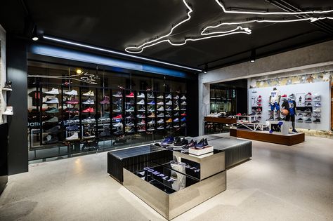 Jordan Brand Pinnacle Store Paris Jordan Clothing, Executive Office Design, Jordan Store, Fashion Store Design, Paris Bastille, Jordan Shop, Shoe Warehouse, Air Max Day, Jordan Outfits