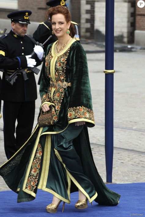 Lalla Salma et Mohammed VI du Maroc "ont divorcé" : la révélation qui dérange... - Purepeople Moroccan Wedding Decor, Betty Catroux, Lalla Salma, Moroccan Clothing, Prins Harry, African Royalty, Moroccan Wedding, Moroccan Dress, Moroccan Caftan