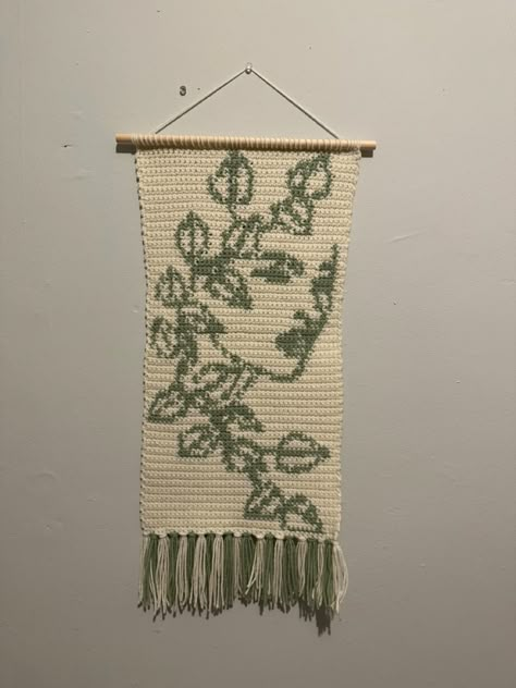 Outline Of A Woman, Leaves Crochet, Green Crochet, Crochet Tapestry, White Crochet, Bedroom Inspo, Crochet Ideas, Green And White, Light Green