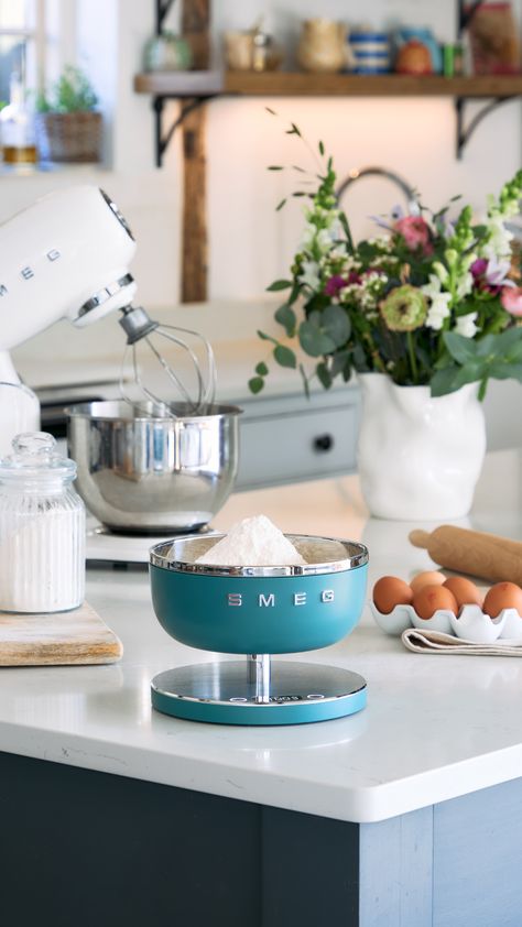 Here's why Smeg's Digital Scales are making headlines...  🧑‍🍳 Precision - Every baker knows a flawless bake requires accuracy. That's why our digital scales feature ultra-precision technology.  🧑‍🍳 Versatility - The multifunctional, removable bowl seamlessly transitions from measuring to mixing.  🧑‍🍳 Design - Complementing Smeg's upscale line-up, with its sleek stainless steel core and soft matte finish, our stylish gem is destined for a spot on your countertop. Smeg Refrigerator, Baking Station, Smeg Kitchen, Juicer Accessories, Smeg Appliances, Baking Gadgets, Kitchen Scales, Countertop Oven, Laundry Washing Machine