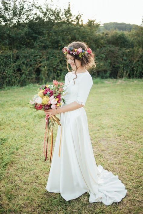 Wedding Bride Flower Crown, Wedding Hairstyle Flower Crown, Bride Hairstyles Flowers, Wedding Flower Crown Hairstyles, Wedding Hairstyles Flower Crown, Wedding Dress With Flower Crown, Wedding Hair With Flower Crown, Wedding Flower Crown Hair, Small Flower Crown