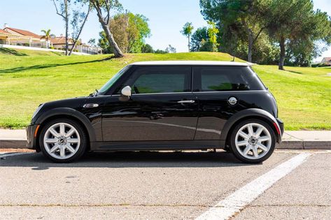 2005 Mini Cooper Automatic Transmission Problems - Common Issues You Should Know Mini Cooper Automatic, 2005 Mini Cooper, Car Girls, Muscle Car, The Common, Mini Cooper, Automatic Transmission, Muscle Cars, Pennsylvania