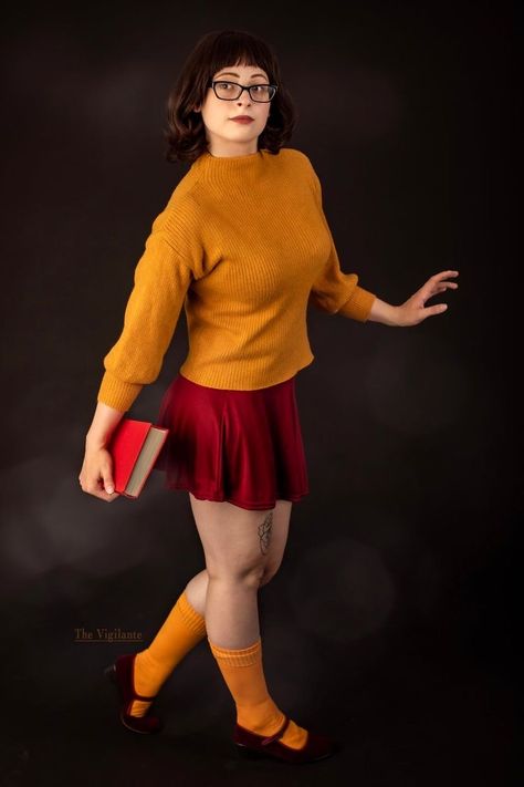 Hot Velma, Velma From Scooby Doo, Scooby Doo Halloween Costumes, Velma Costume, Velma Daphne, Velma Cosplay, Velma Scooby Doo, Scooby Doo Halloween, Daphne And Velma