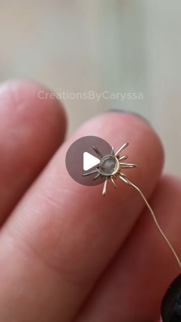 Sun Wire Earrings, Diy Huggie Earrings, Simple Wire Earrings Diy, Wire Moon Tutorial, Sun Wire Wrap, Wire Wrapped Earrings Diy, Wire Wrapped Earrings Tutorial, Wire Jewelry Diy Tutorial, Wire Wrapped Star