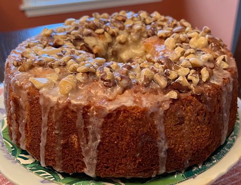 Raisin Pound Cake Recipe, Black Walnut Pound Cake Recipe, Walnut Cake Recipe Easy, Walnut Pound Cake Recipe, Walnut Recipes Dessert, Black Walnuts Recipes, Black Walnut Cake, Pound Cake Glaze, Banana Walnut Cake