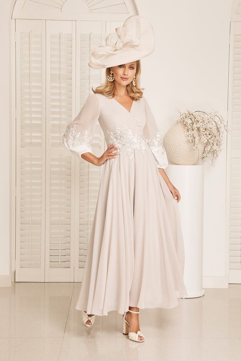 992121 Veni Infantino Mother of the Bride 992121 - Veni Infantino Mother Of Groom Outfits, Wedding Dresses Styles, Veni Infantino, Duchess Of Windsor, Bride And Groom Outfits, Homecoming Formal Dresses, Mother Of Bride Dress, Mother Of Bride Outfits, Mother Of The Bride Dresses Long