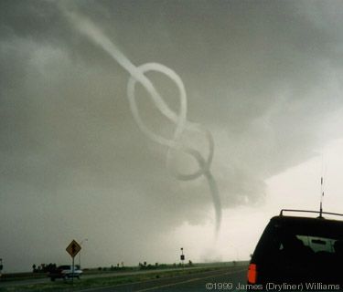 Crazzyy rope tornado. So beautiful. Love it. Weather Storm, Wild Weather, Weather Photos, Natural Phenomena, Extreme Weather, Beautiful Sky, Science And Nature, Tornado, Amazing Nature