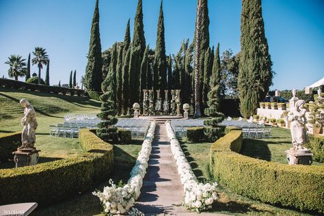 Regal Wedding Theme, Glamorous Outdoor Wedding, Grand Island Mansion, Italian Wedding Venues, Mansion Wedding Venues, Wedding Dining, Black And White Wedding Theme, Grand Isle, Dream Venue