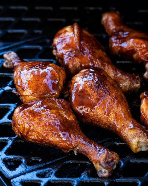 Smoker Chicken Drumsticks, Smoked Drumsticks Chicken, Smoked Chicken Legs Recipes, Smoked Drumsticks, Smoked Chicken Drumsticks, Bbq Smoker Recipes, Smoked Chicken Recipes, Chicken Drums, Smoked Recipes