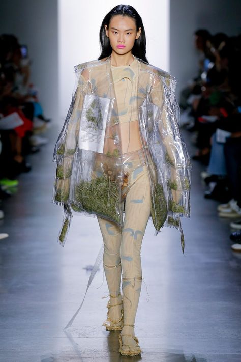 Eight eye-catching designs from Parsons 2019 graduate fashion show Fashion Designer Studio, Spring Studios, Graduation Style, Student Fashion, Fashion Details, New Yorker, Slow Fashion, New York Fashion Week, New York Fashion