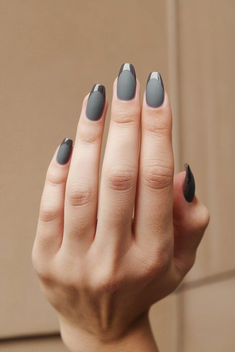 The photo shows a hand with medium-length square-shaped nails painted in a matte grey colour. The simple and muted finish gives the manicure a modern and understated look. Gray Powder Dip Nails, Grey Winter Nails, Gray Nail Designs, Gray Nail Art, Grey Gel Nails, Gray Nail, Sophisticated Manicure, Grey Nail Art, Grey Nail