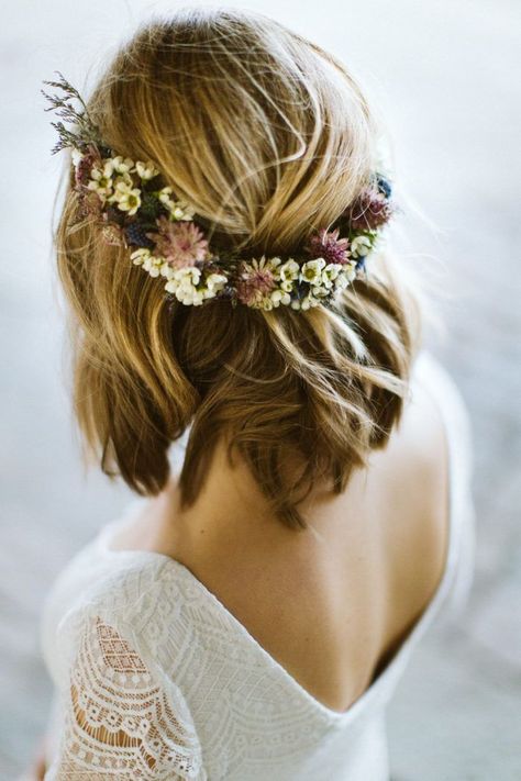 Flower Wreath Hair, Fall Wedding Hairstyles, Flower Crown Hairstyle, Flowers In Her Hair, Flower Crown Wedding, Wedding Hair Flowers, Wedding Hair Down, Prom Hairstyles, Crown Hairstyles