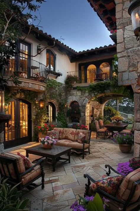 Italian Architecture Homes, Mexican Architecture Traditional, Spanish Eclectic Home, Spanish Villa Interior, Tuscany Style Home, Old Italian House, Italian Villa Interior, Tuscan Houses, Spanish Mediterranean Homes