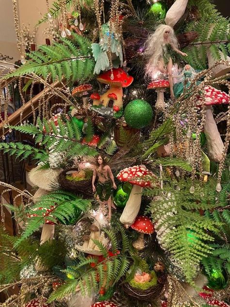 Fairy Core Christmas, Cottage Core Christmas Tree, Woodland Christmas Theme, Creative Christmas Tree Ideas, Fairy Christmas Tree, Cottage Core Christmas, Diy Christmas Trees, Woodland Christmas Tree, Christmas Tree Fairy