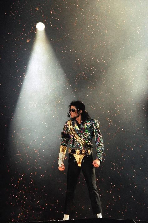 Michael Jackson Jacket, Michael Jackson Poster, Mike Jackson, Michael Jackson Dangerous, Hee Man, Robot Dance, Michael Jackson Wallpaper, Dance Photo, Photos Of Michael Jackson