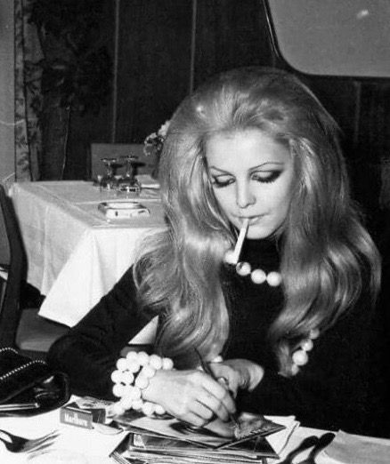 Patty Pravo 1960s Hair, 60s Women, Fashion Decades, Beautiful Lips, Victor Hugo, 1960s Fashion, Brigitte Bardot, 60s Fashion, Iconic Women