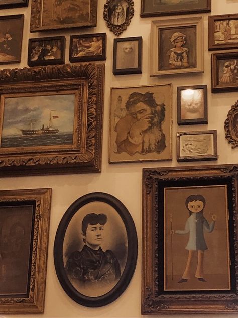 european pictures and unique frames, dark academia vibes Brown Academia Aesthetic, 1890s Aesthetic, Academia Brown Aesthetic, Dark Academia Room Aesthetic, Dark Academia Pictures, Dark Academia Brown, Academia Aesthetic Room, Dark Academia Aesthetic Room, Dark Academia Moodboard