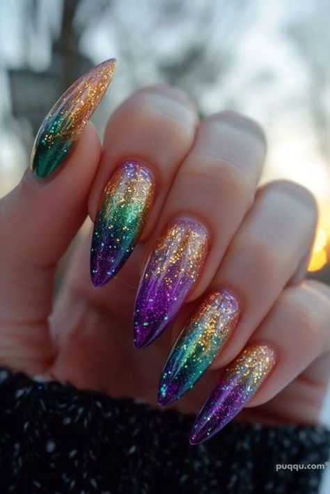 Mardi Gras Nails Ideas, Mardi Gras Nails Design, Mardi Gras Nails, Feather Nail Art, Themed Nails, Unghie Sfumate, Glittery Nails, Nail Shimmer, Holiday Nail