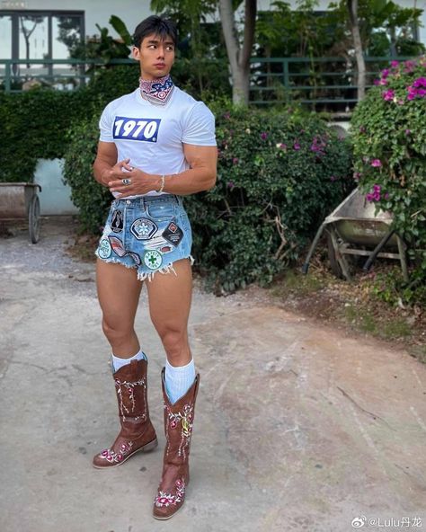 Stagecoach Festival, Rodeo Outfit, Gay Outfit, Rodeo Outfits, Short Shorts, Festival Outfit, Rodeo, Buckle, Festival