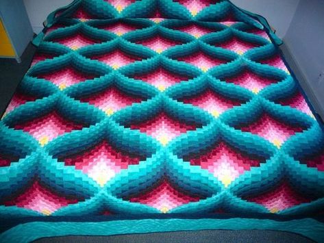 Amische Quilts, Bargello Quilt Patterns, Optical Illusion Quilts, Amish Quilt, Bargello Quilt, Bargello Patterns, Bargello Quilts, Crocheted Blanket, Crochet Blanket Afghan