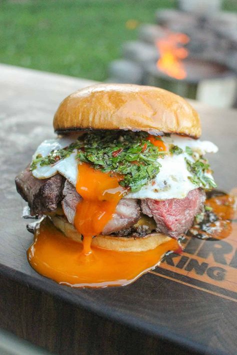 Chimichurri Burger - Over The Fire Cooking Chimichurri Burger, Chimichurri Recipes, Fire Cooking Recipes, Summer Grill Recipes, Parmesan Crusted Steak, Picanha Steak, Fire Recipes, Sandwiches Grilled, Over The Fire Cooking