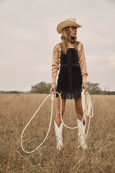 ROUGH & ROWDY x Understated Leather Cowgirl Boots Aesthetic, Embroidery Cowboy, Cowgirl Boots For Women, Cowgirl Photoshoot, Western Photoshoot, Cowboy Chic, Modern Cowgirl, Looks Country, Hat Styles