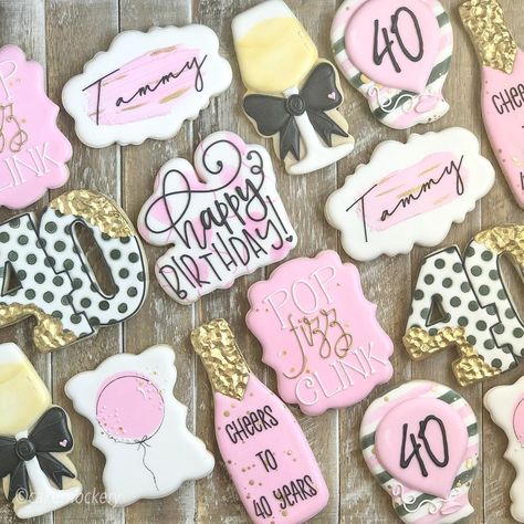 Ｃａｋｅ Ｍｏｃｋｅｒｙ on Instagram: “Cheers to 40 years!!!” 40 Year Old Birthday Cookies, Cheers To 40 Years Cookies, 40 Birthday Cookies, 40th Birthday Cookies Women, Specialty Cookies, Cheers To 40 Years, Happy Birthday Cookie, Cookie Decorations, Cookie Making