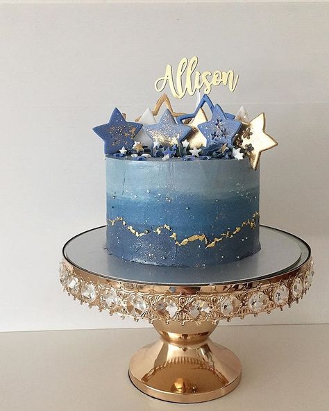 A star/galaxy cake matching with the macarons for Allison's birthday! Inside was my banana dark chocolate ganache. 🌟Gorgeous Cake topper by… Galaxy Cake, Pastel Cakes, Xmas Cake, Gorgeous Cakes, Drip Cakes, Buttercream Cake, Pretty Cakes, Homemade Cakes, Creative Cakes