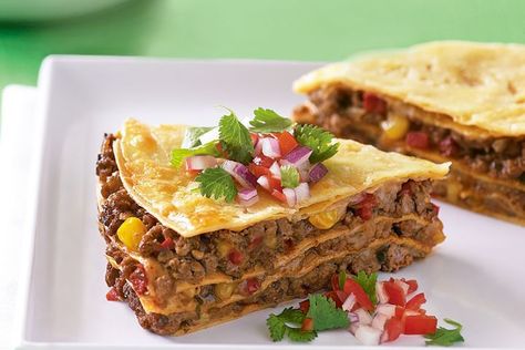 Mexican tortilla pie Tortilla Pie Recipe, Mexican Pie, Enchiladas Mexicanas, Tortilla Pie, Fiesta Recipes, Spaghetti With Ground Beef, Mexican Tortilla, Ultimate Breakfast, Mexico Food