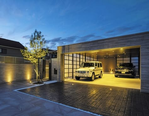 Luxury Home Garage, Luxury Car Garage Design, House Garage Ideas, Home Car Garage, Modern House Garage, Car Parking Design Home, Luxury Cars In Garage, Luxury Car Parking Garage, Rich Car Garage